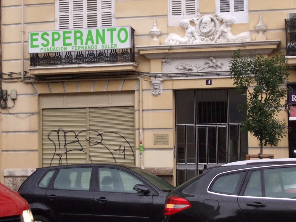El cartel de la fundación en su sede de Duque de Calabria, con el nombre original «Esperanto Fundación Fernando Soler»